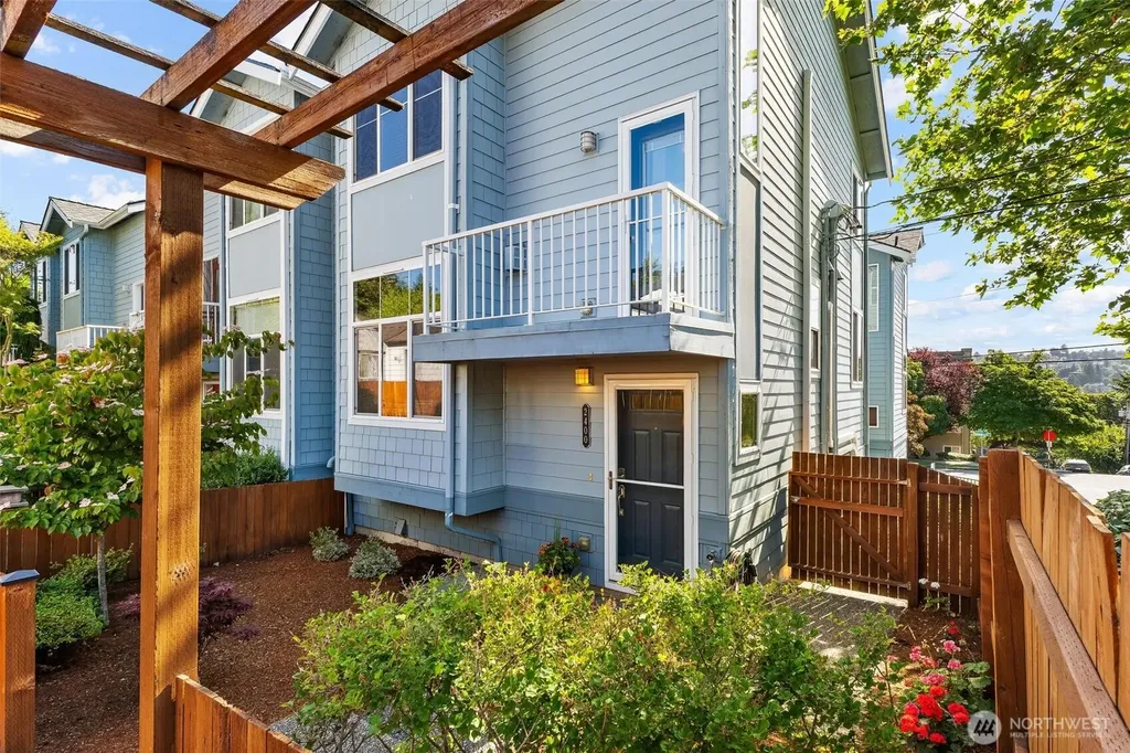 2400 W Boston Street Seattle WA 98199