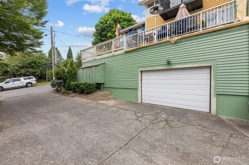 2400 E Howell Street Seattle WA 98122