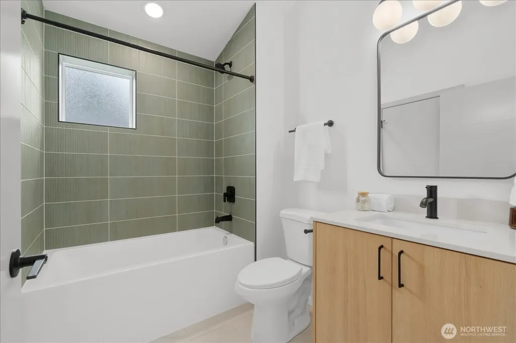 10338 Wallingford Avenue N Seattle WA 98133