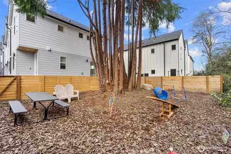 10338 Wallingford Avenue N Seattle WA 98133