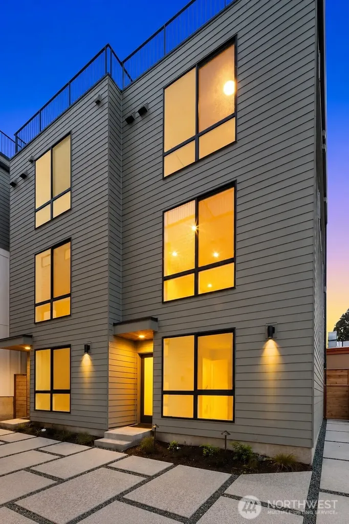 4418 1st Avenue NE Seattle WA 98105