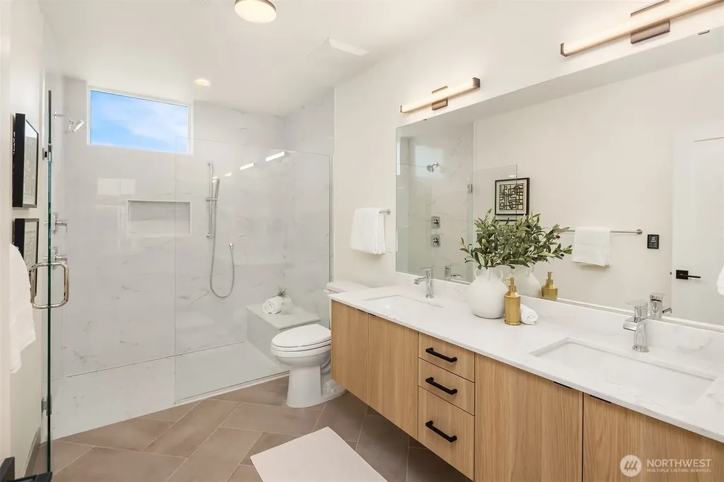 4418 1st Avenue NE Seattle WA 98105