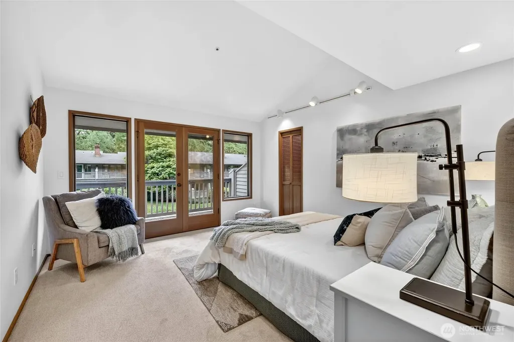 19616 61st Place NE Kenmore WA 98028