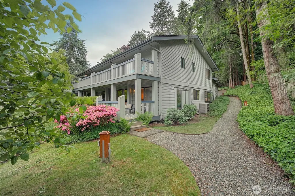 19616 61st Place NE Kenmore WA 98028