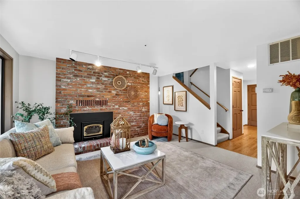 19616 61st Place NE Kenmore WA 98028