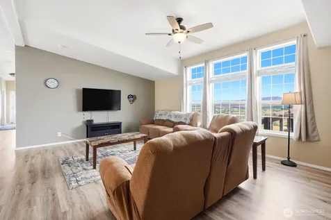 271 Paint Horse Road Yakima WA 98901