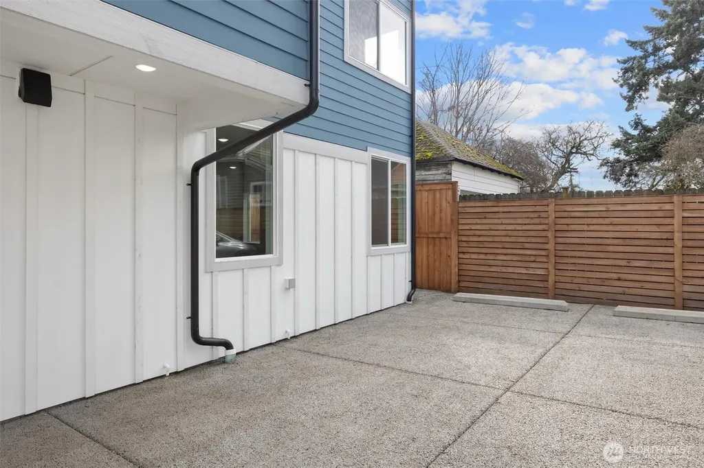 503 NE 42nd Street Seattle WA 98105