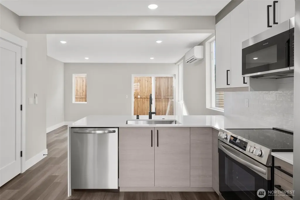 503 NE 42nd Street Seattle WA 98105