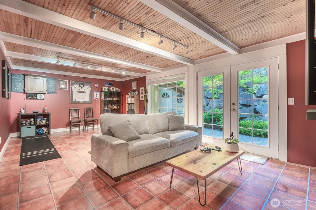 14105 64th Avenue W Edmonds WA 98026