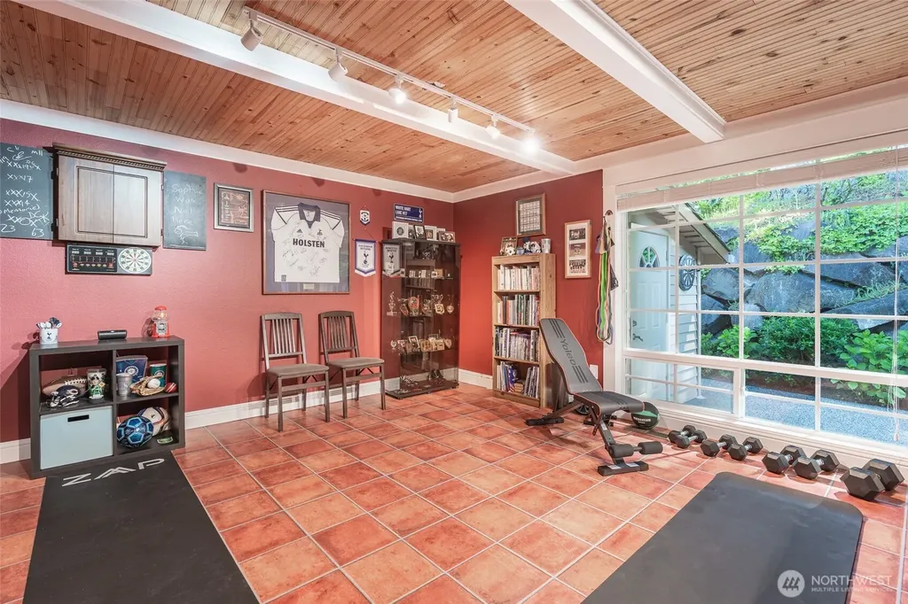 14105 64th Avenue W Edmonds WA 98026