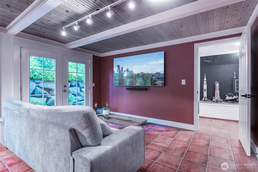 14105 64th Avenue W Edmonds WA 98026