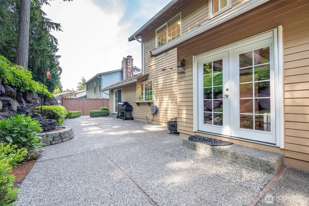 14105 64th Avenue W Edmonds WA 98026