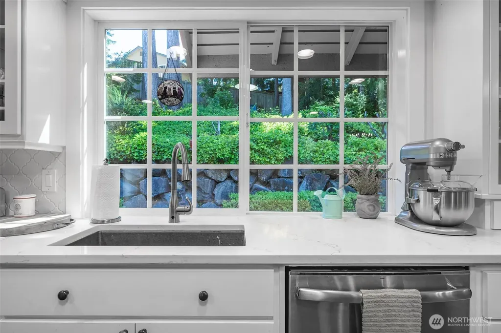 14105 64th Avenue W Edmonds WA 98026