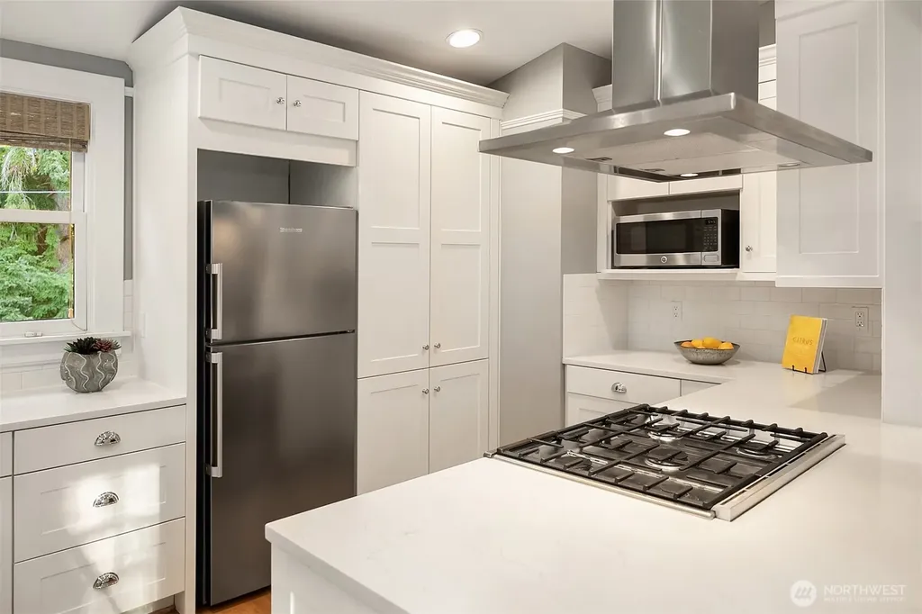 4422 Montana Circle W Seattle WA 98199