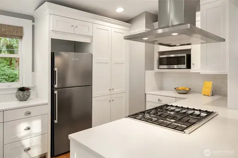 4422 Montana Circle W Seattle WA 98199