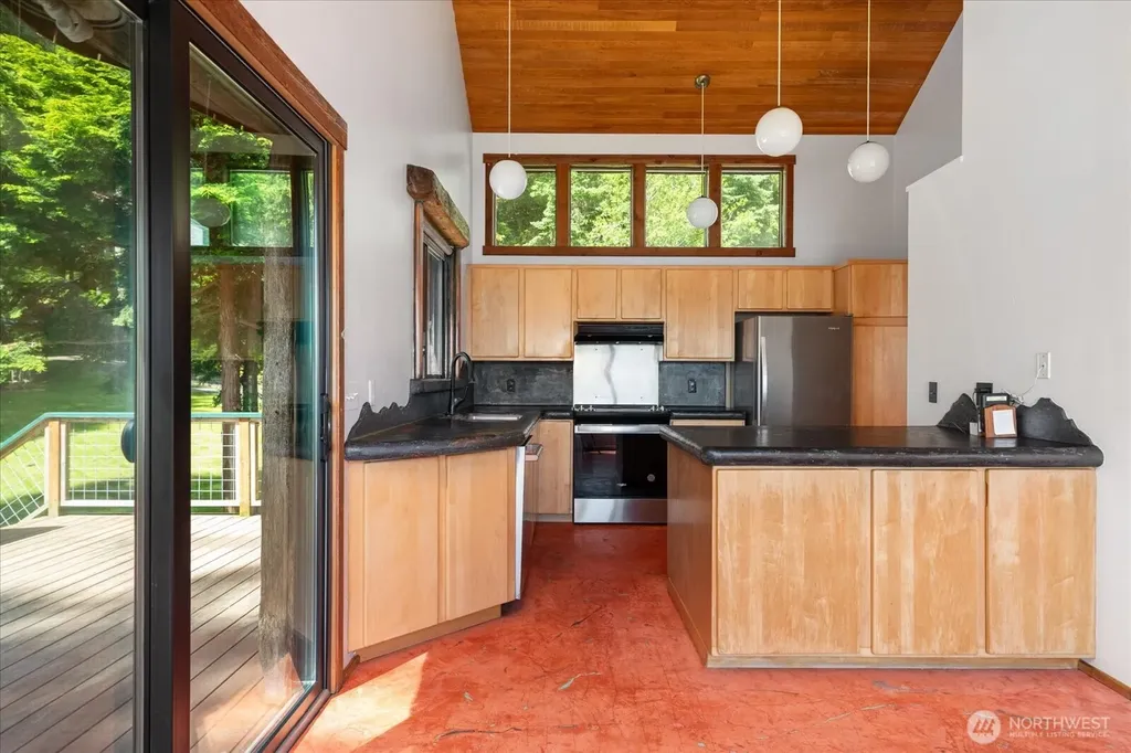 1975 North Bluff Road Coupeville WA 98239