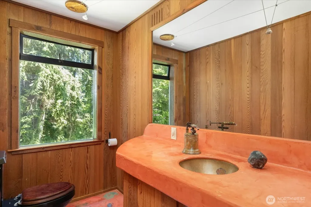 1975 North Bluff Road Coupeville WA 98239