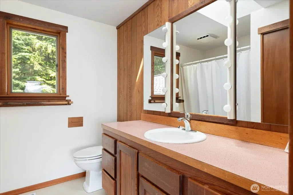 1975 North Bluff Road Coupeville WA 98239