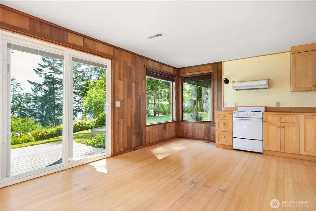 1975 North Bluff Road Coupeville WA 98239