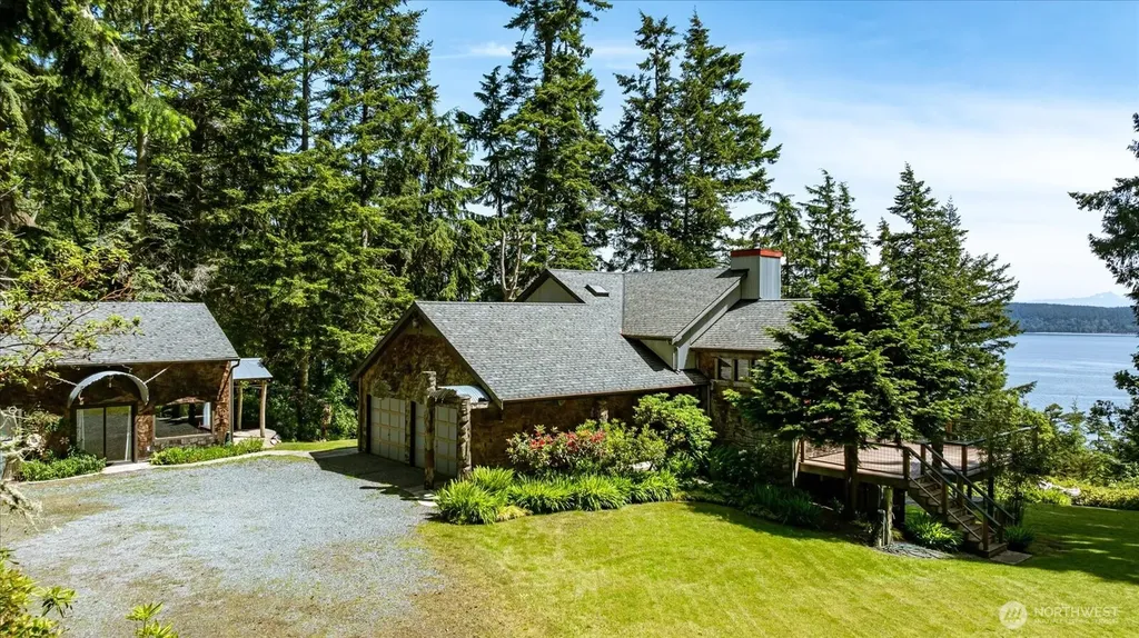 1975 North Bluff Road Coupeville WA 98239