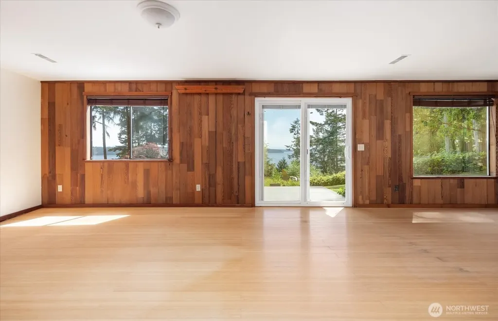 1975 North Bluff Road Coupeville WA 98239
