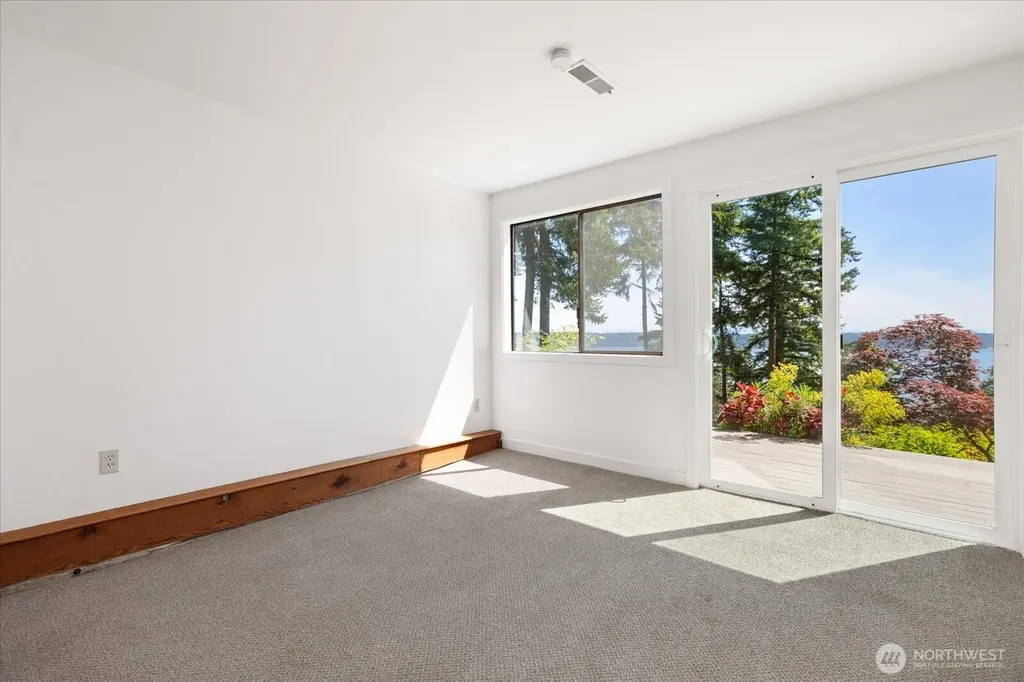 1975 North Bluff Road Coupeville WA 98239