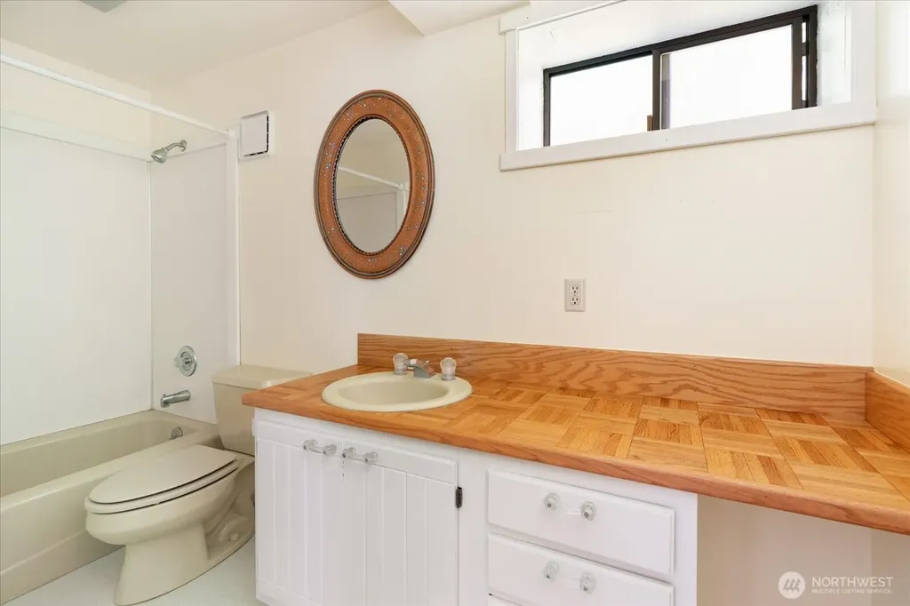 1975 North Bluff Road Coupeville WA 98239