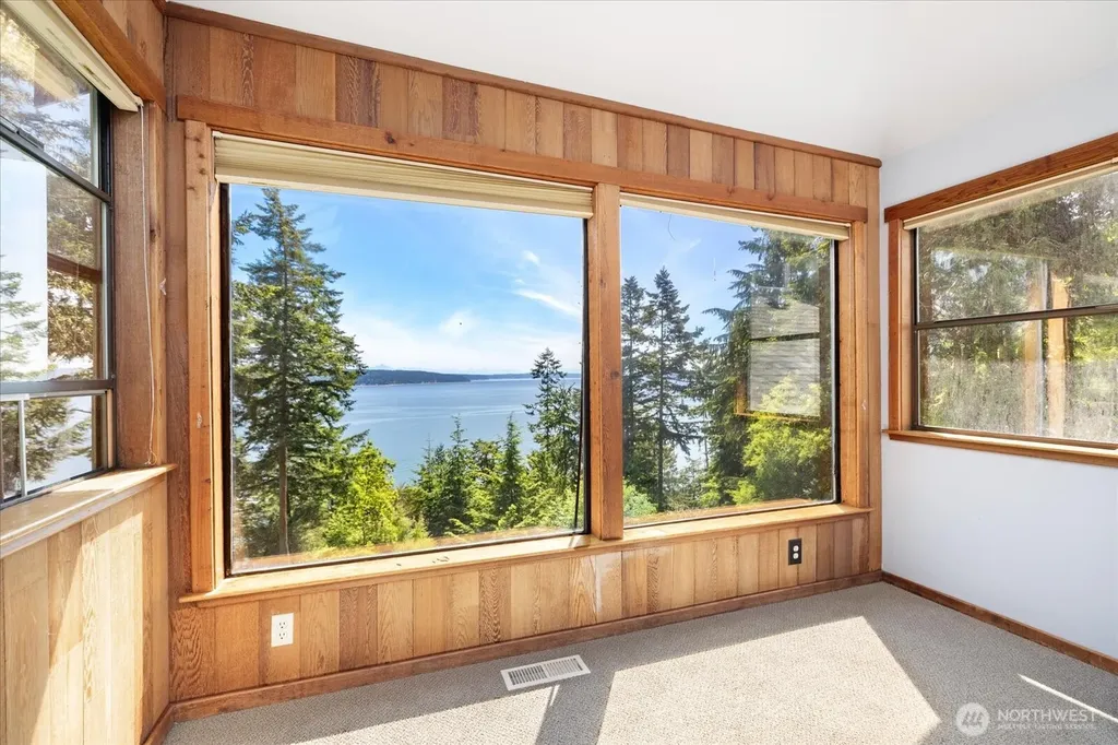 1975 North Bluff Road Coupeville WA 98239