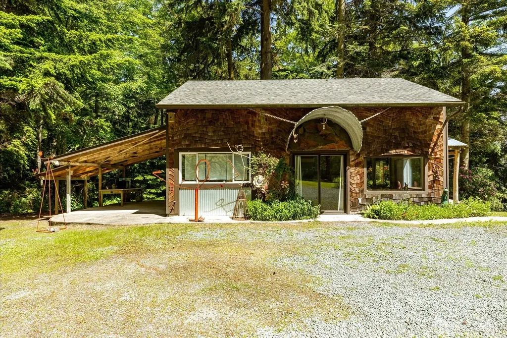 1975 North Bluff Road Coupeville WA 98239