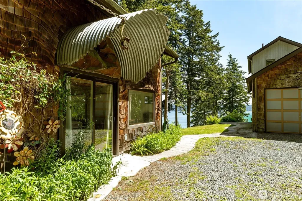 1975 North Bluff Road Coupeville WA 98239