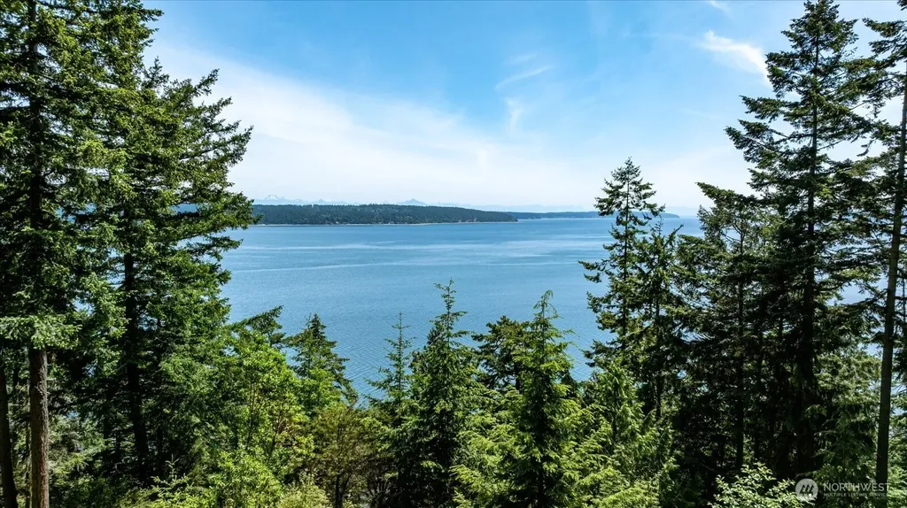 1975 North Bluff Road Coupeville WA 98239