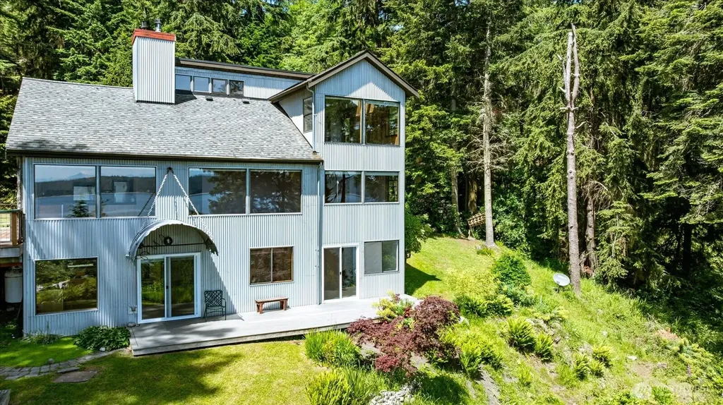 1975 North Bluff Road Coupeville WA 98239
