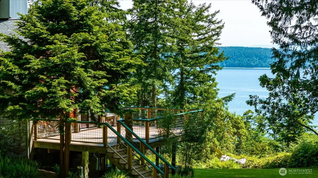 1975 North Bluff Road Coupeville WA 98239