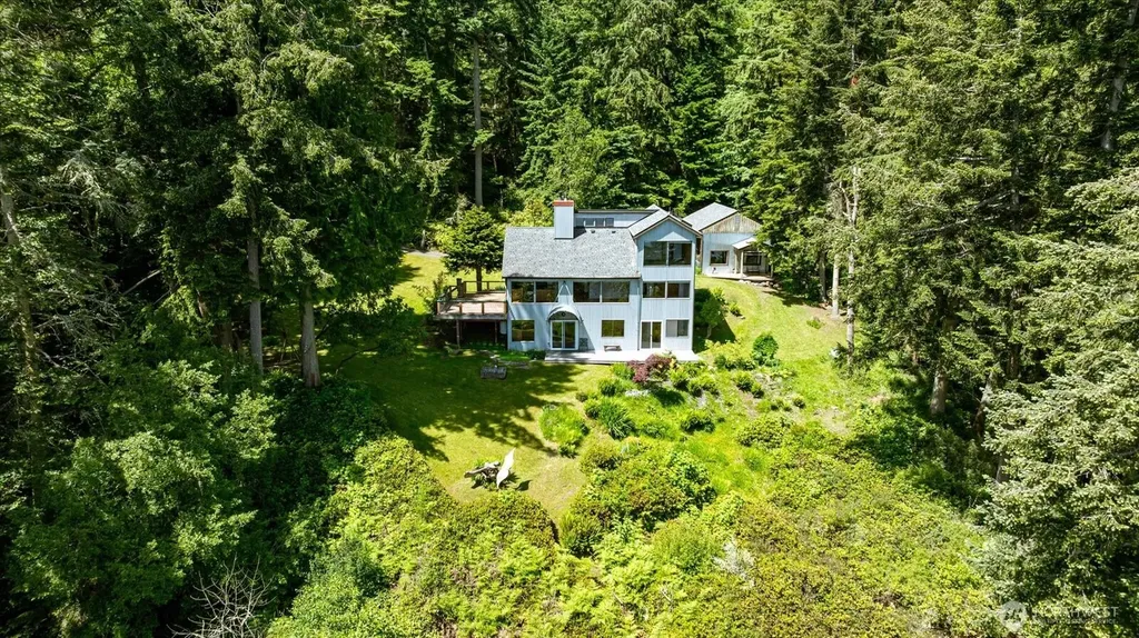 1975 North Bluff Road Coupeville WA 98239