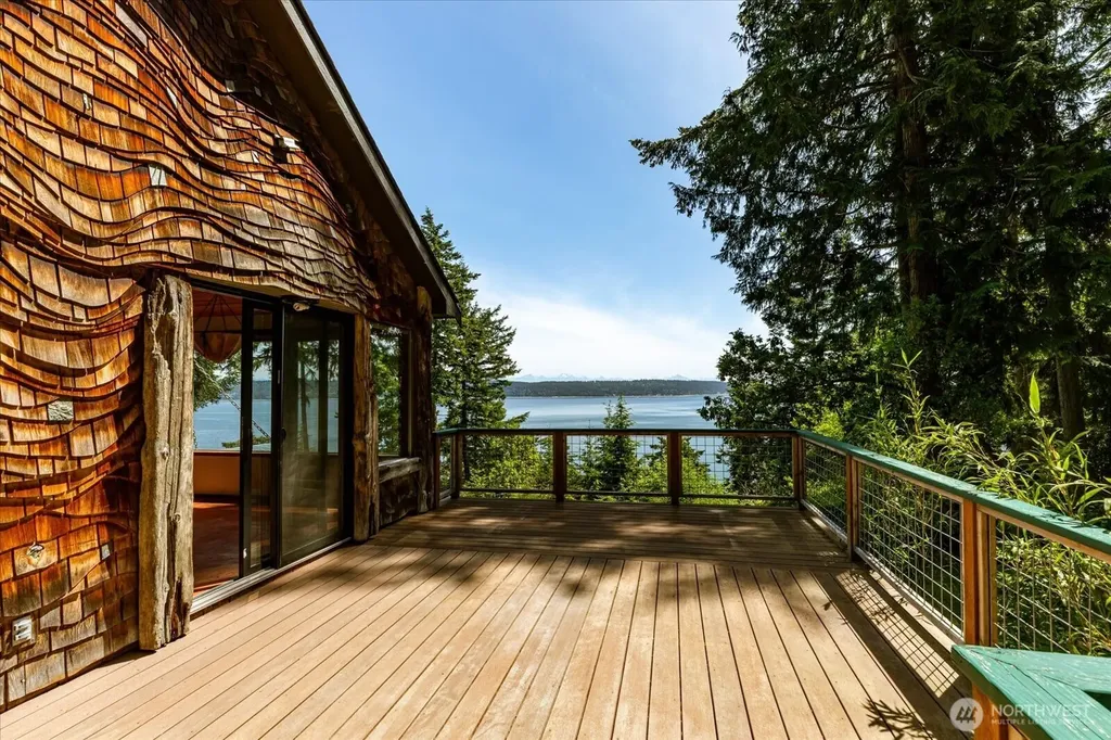 1975 North Bluff Road Coupeville WA 98239