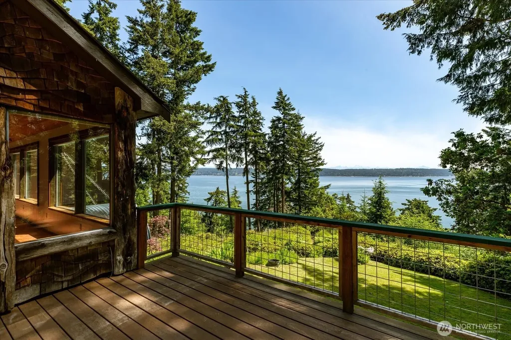 1975 North Bluff Road Coupeville WA 98239