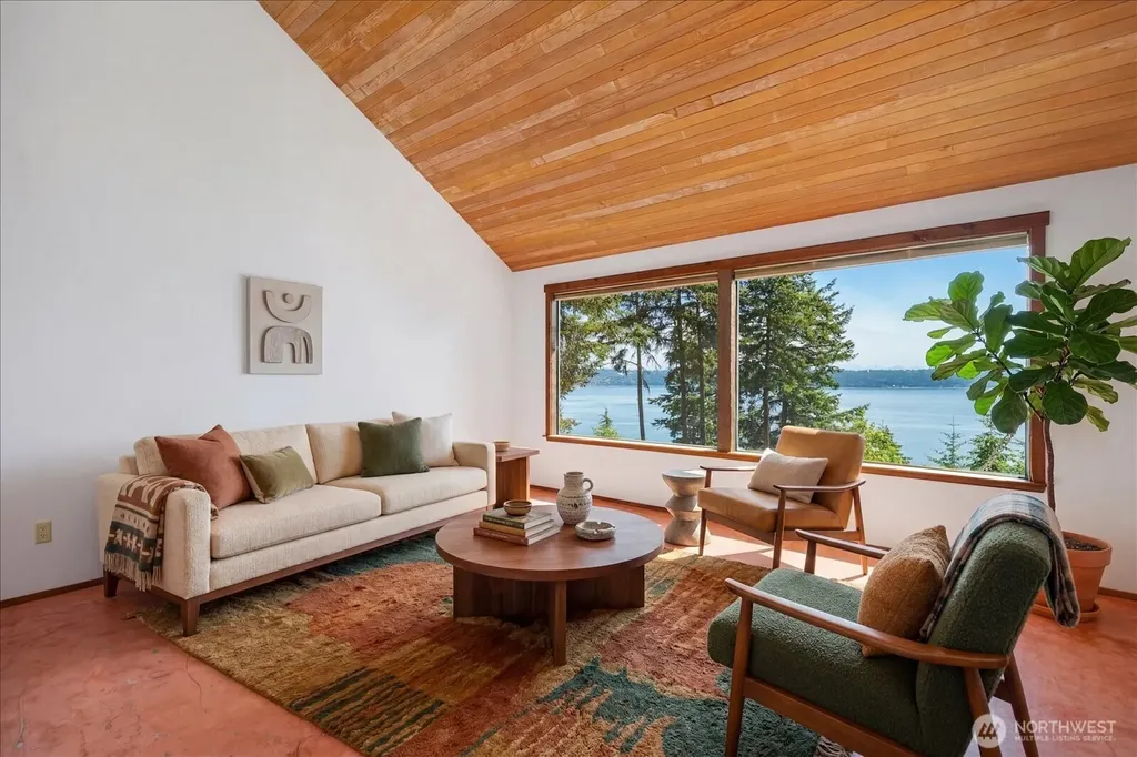 1975 North Bluff Road Coupeville WA 98239