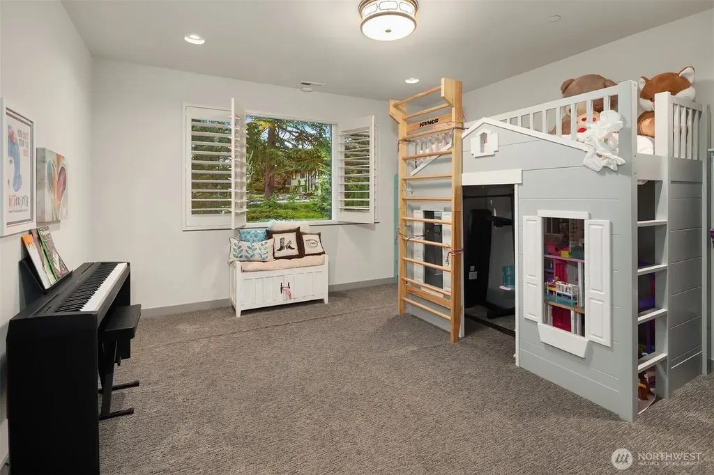 3745 88th Avenue SE Mercer Island WA 98040