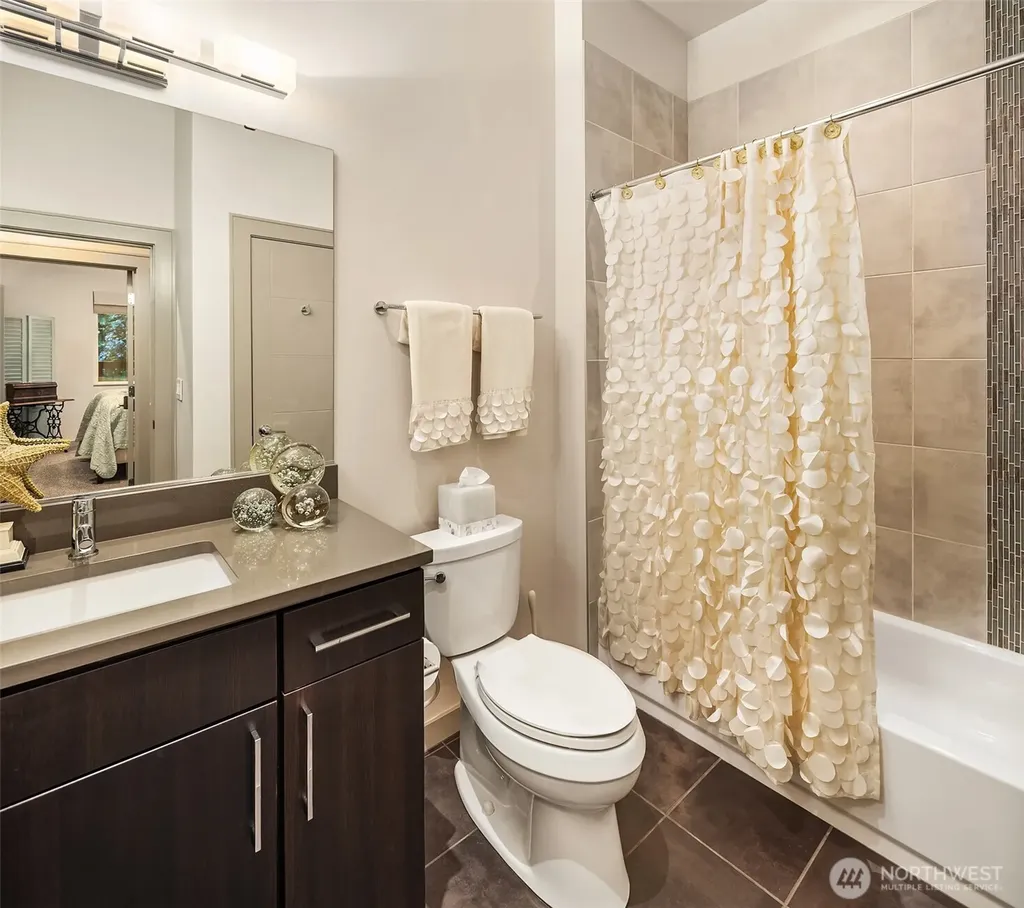 3745 88th Avenue SE Mercer Island WA 98040