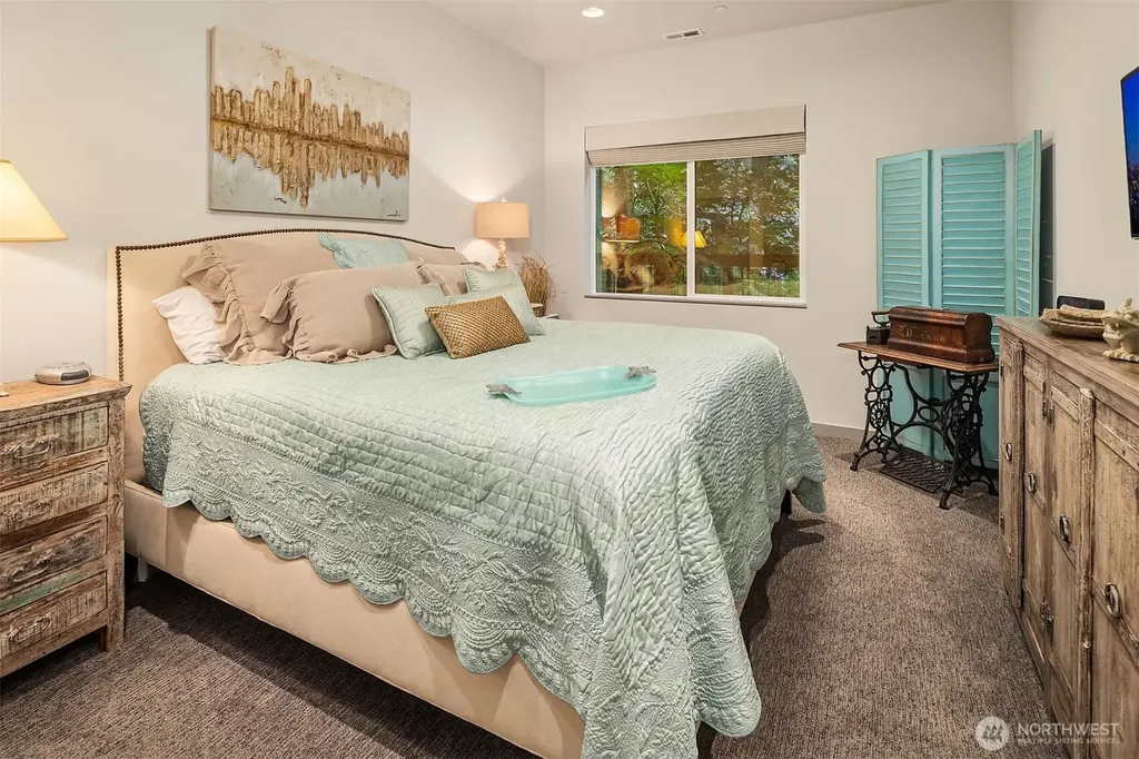 3745 88th Avenue SE Mercer Island WA 98040