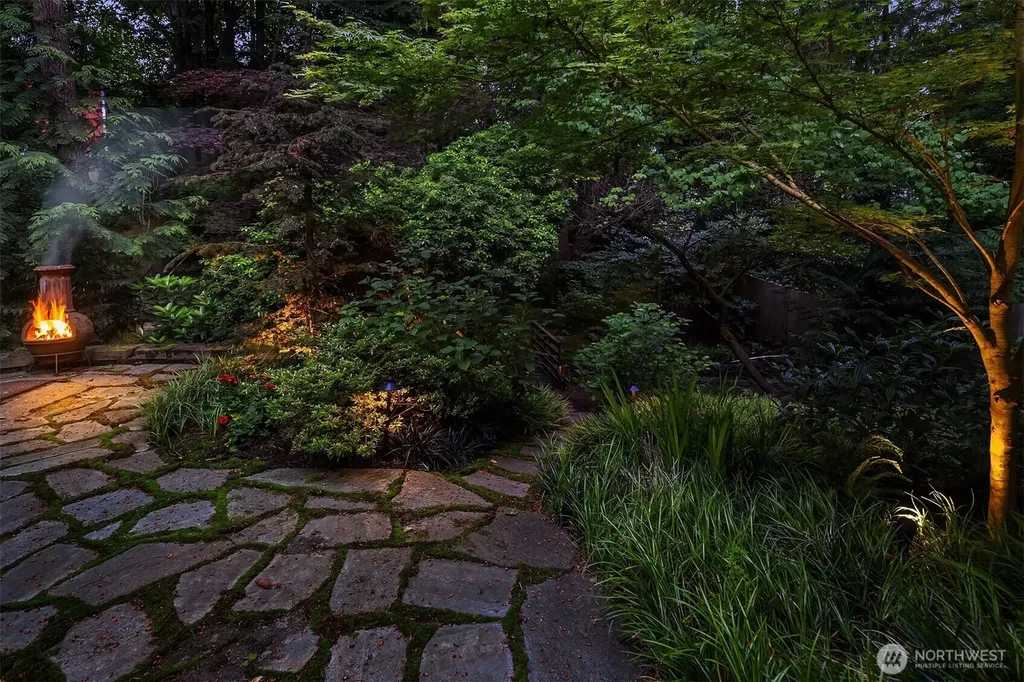 3745 88th Avenue SE Mercer Island WA 98040