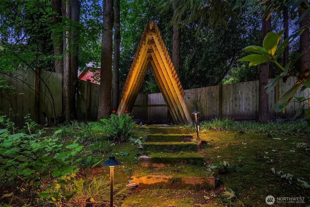 3745 88th Avenue SE Mercer Island WA 98040