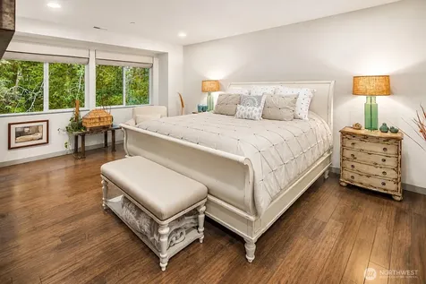 3745 88th Avenue SE Mercer Island WA 98040