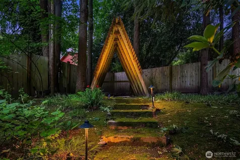3745 88th Avenue SE Mercer Island WA 98040