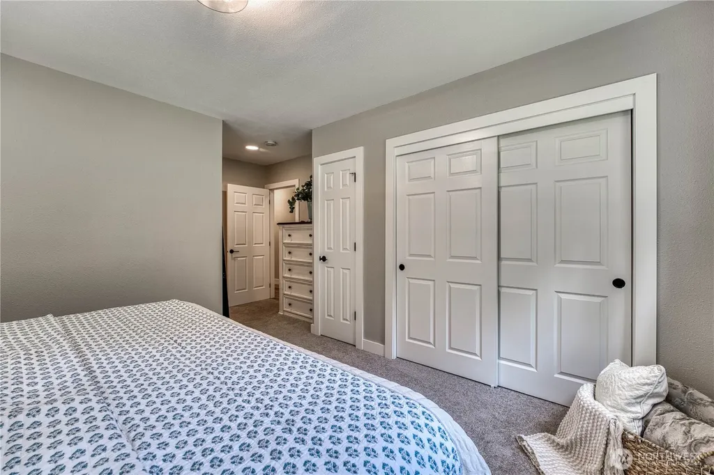 4828 SW Hunter Road Port Orchard WA 98367