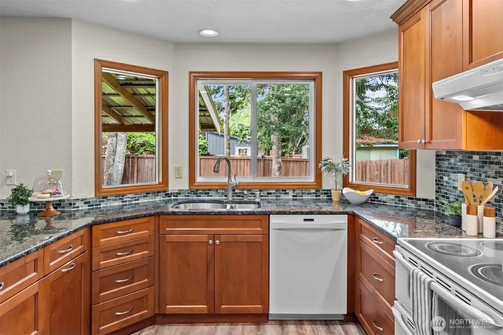 9125 Zircon Drive SW Lakewood WA 98498