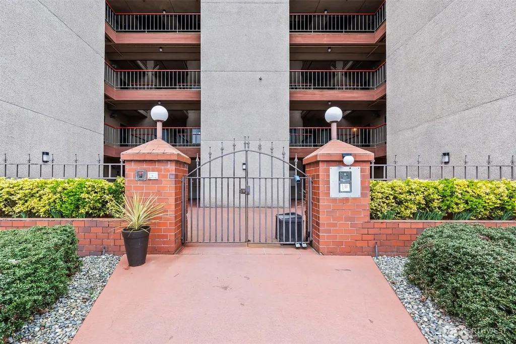 1902 S Bridgeport Way W University Place WA 98466