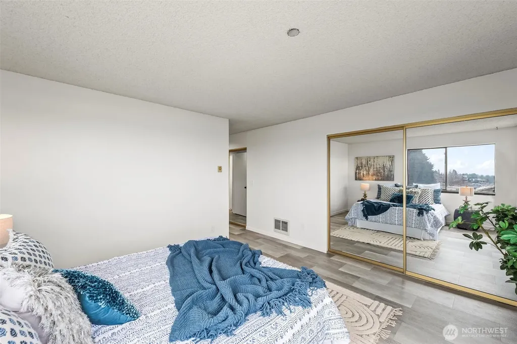 1902 S Bridgeport Way W University Place WA 98466
