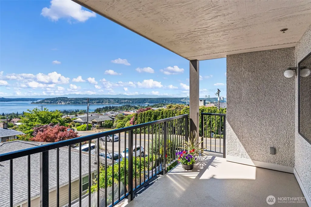 1902 S Bridgeport Way W University Place WA 98466