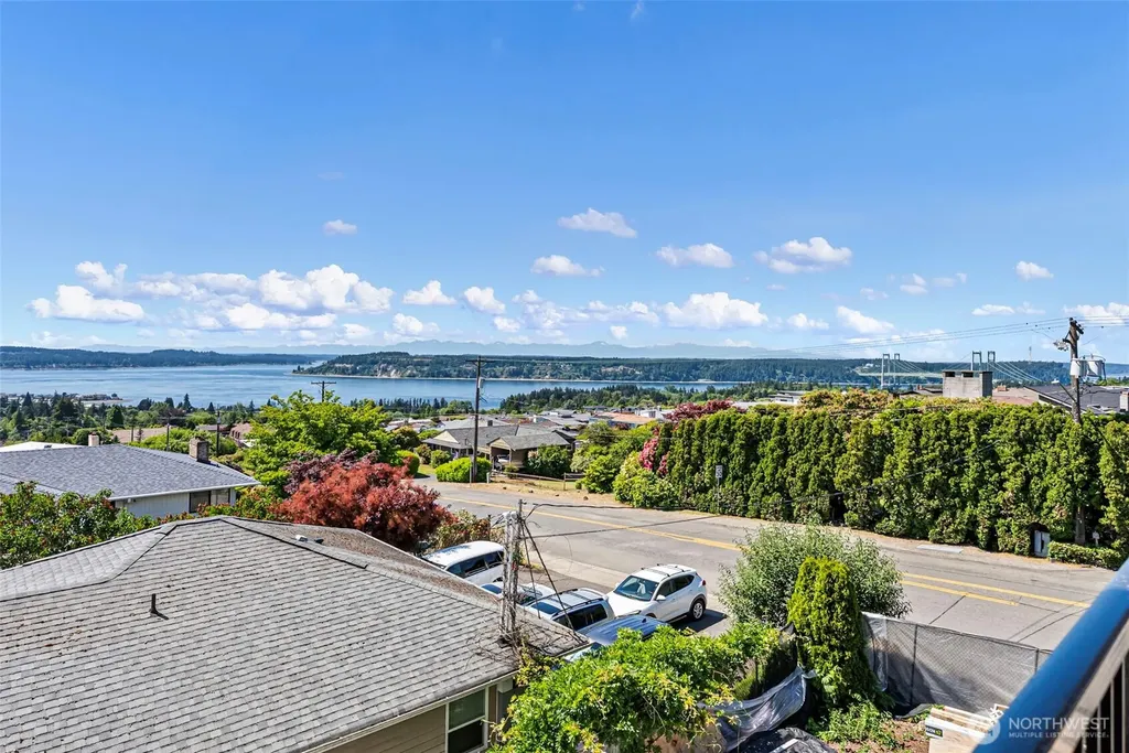1902 S Bridgeport Way W University Place WA 98466